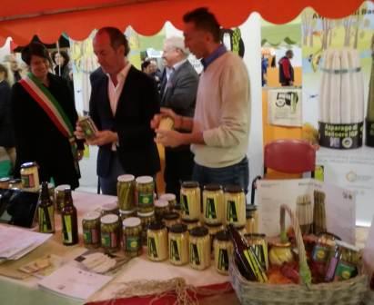 Il consorzio dell'asparago al festival delle DOP con la presenza del governatore Luca Zaia
